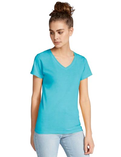 woman wearing aqua V-neck T-shirt