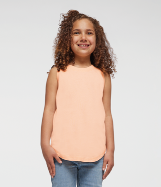 girl wearing peach tank top with curved hem